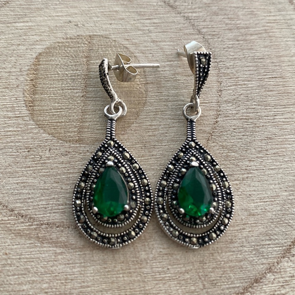 Pair or earrings 925 Sterling silver green color crystal Made in Mexico